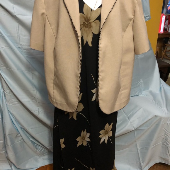 🌸Have an event to attend? Classy studio one dress - Picture 8 of 10